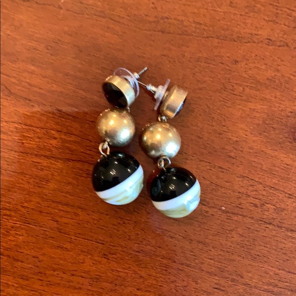 Assortment of four earrings. - Picture 4 of 4